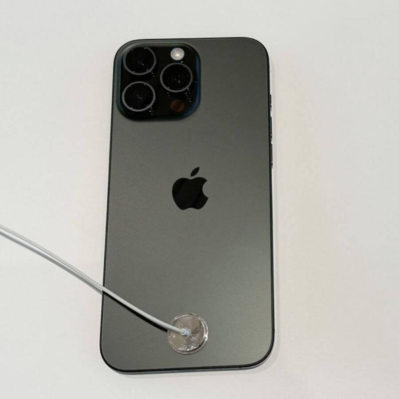 iPhone 16 Pro黑色實機照片